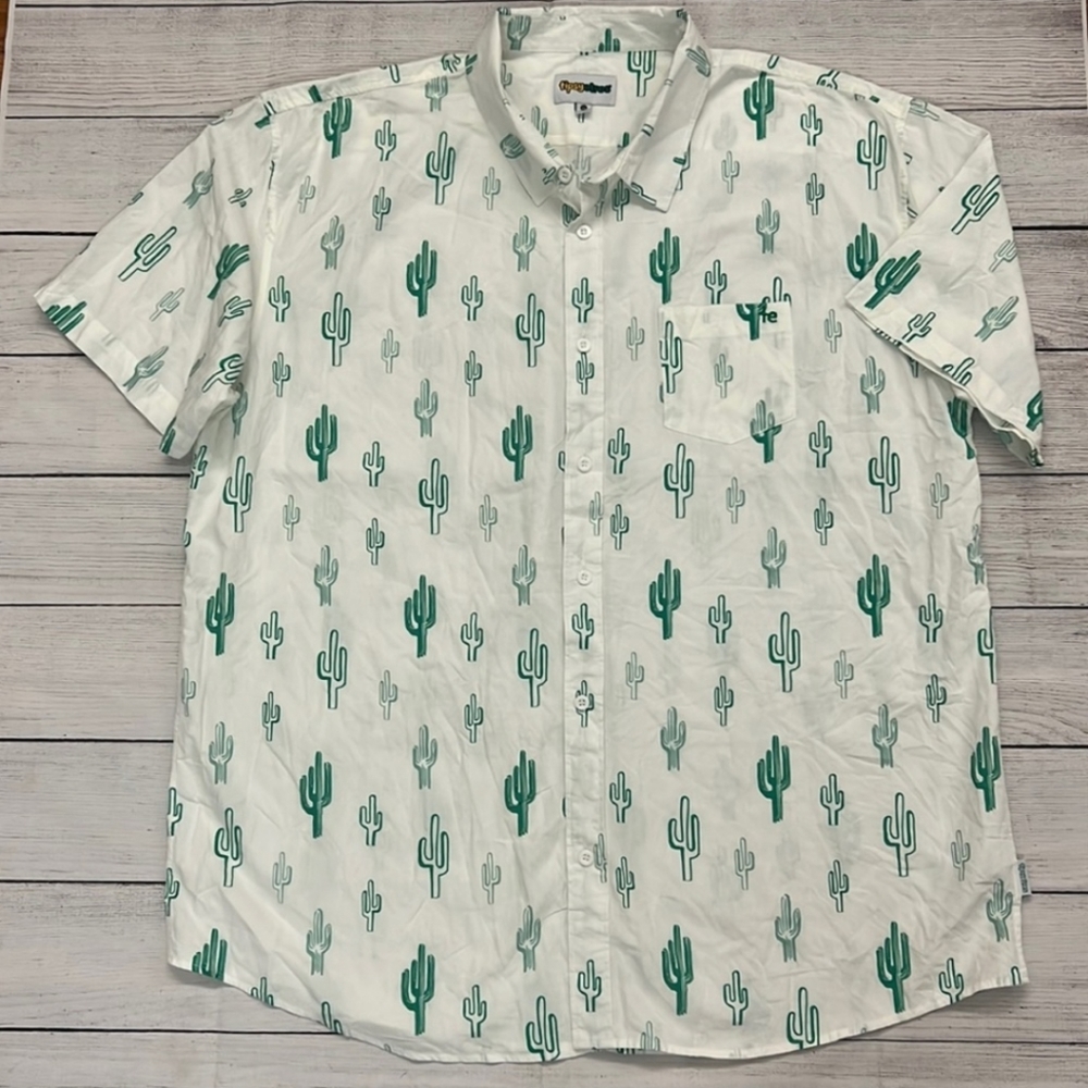 Tipsy Elves NWOT MENs M Hawaiian style button down shirt white with cactus print